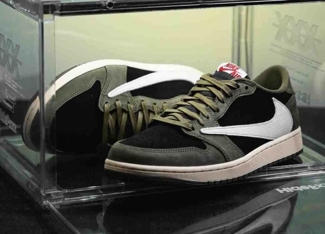 特拉維斯-斯科特 x Air Jordan 1 Low OG "黑橄欖 "2024 年秋季發佈 Travis Scott Air Jordan 1, Travis Scott, Air Jordan 1 Low, Air Jordan 1 - 特拉維斯-斯科特 x Air Jordan 1 Low OG "黑橄欖 "2024 年秋季發佈