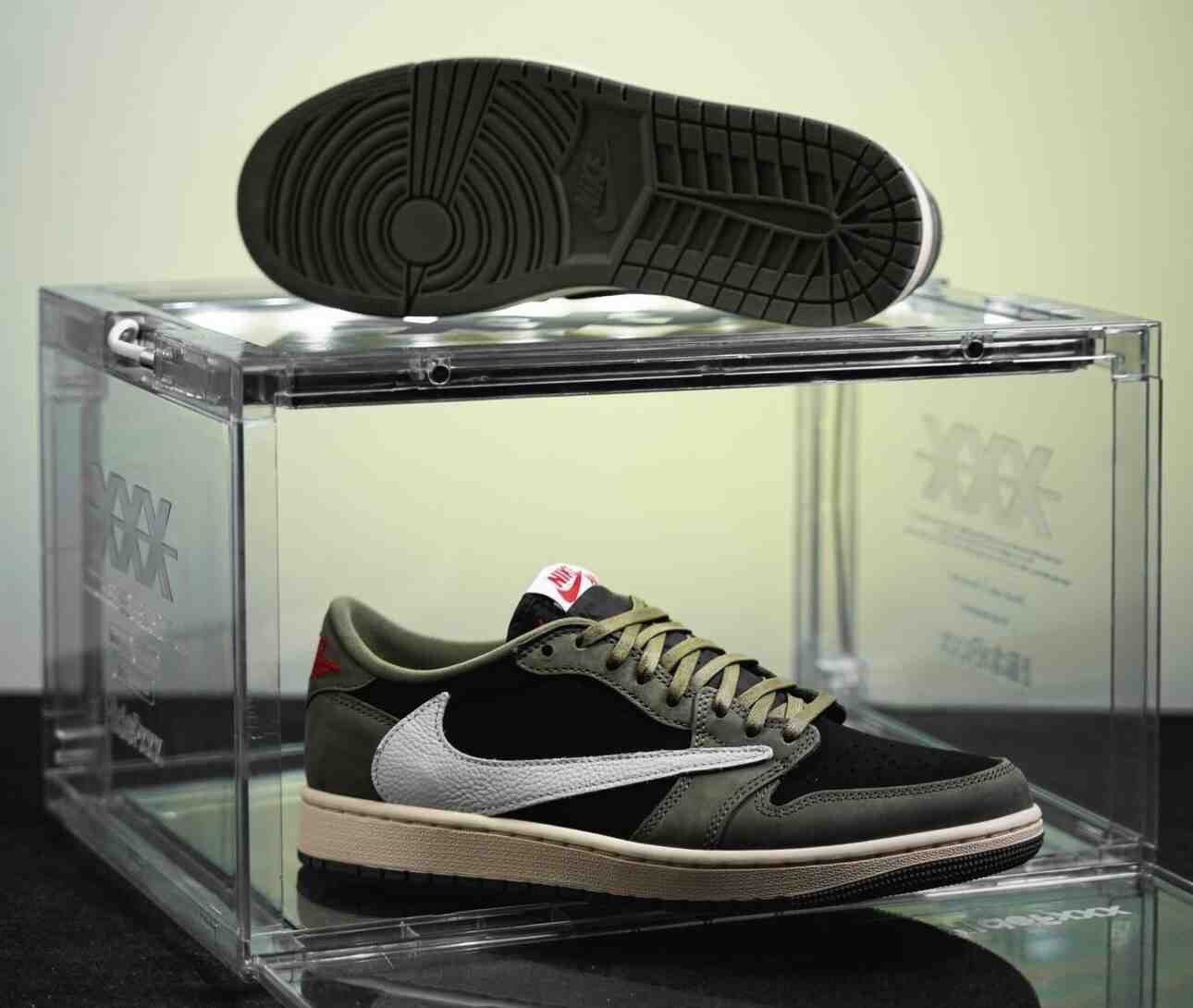 特拉維斯-斯科特 x Air Jordan 1 Low OG "黑橄欖 "2024 年秋季發佈 Travis Scott Air Jordan 1, Travis Scott, Air Jordan 1 Low, Air Jordan 1 - 特拉維斯-斯科特 x Air Jordan 1 Low OG "黑橄欖 "2024 年秋季發佈