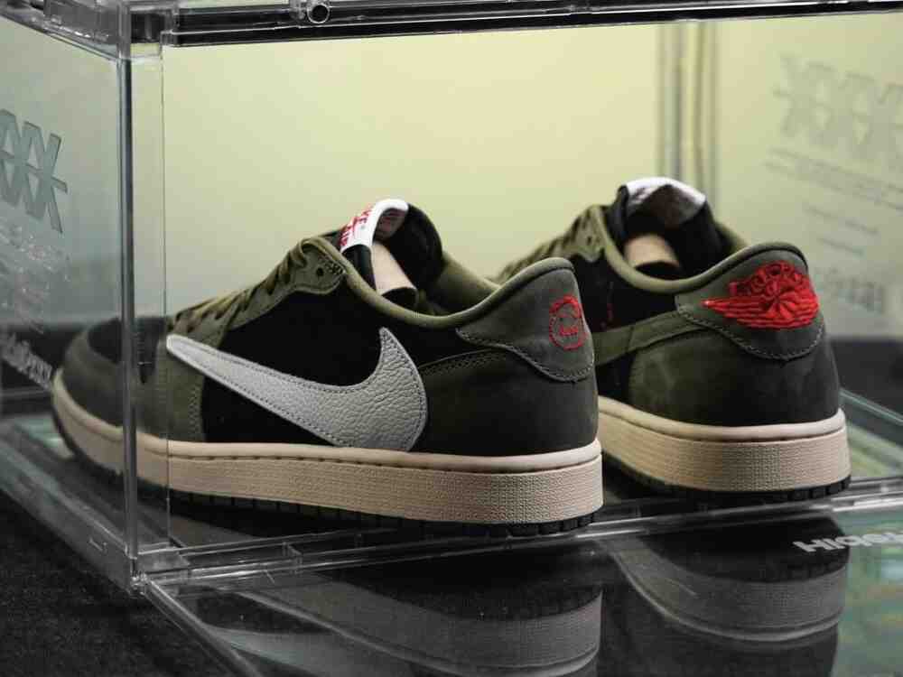 特拉維斯-斯科特 x Air Jordan 1 Low OG "黑橄欖 "2024 年秋季發佈 Travis Scott Air Jordan 1, Travis Scott, Air Jordan 1 Low, Air Jordan 1 - 特拉維斯-斯科特 x Air Jordan 1 Low OG "黑橄欖 "2024 年秋季發佈