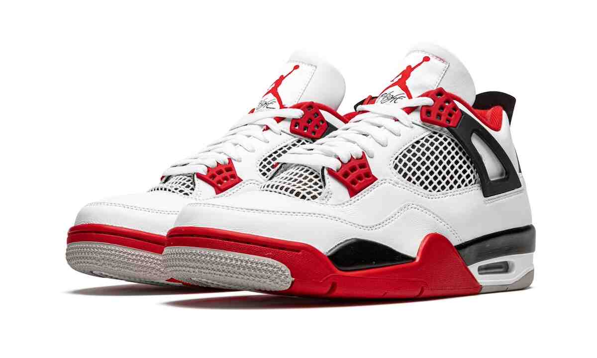 Community Poll, Air Jordan 5 Fire Red, Air Jordan 5, Air Jordan 4 Fire Red, Air Jordan 4 - 更好的 "火紅 "版本：Air Jordan 4 還是 Air Jordan 5