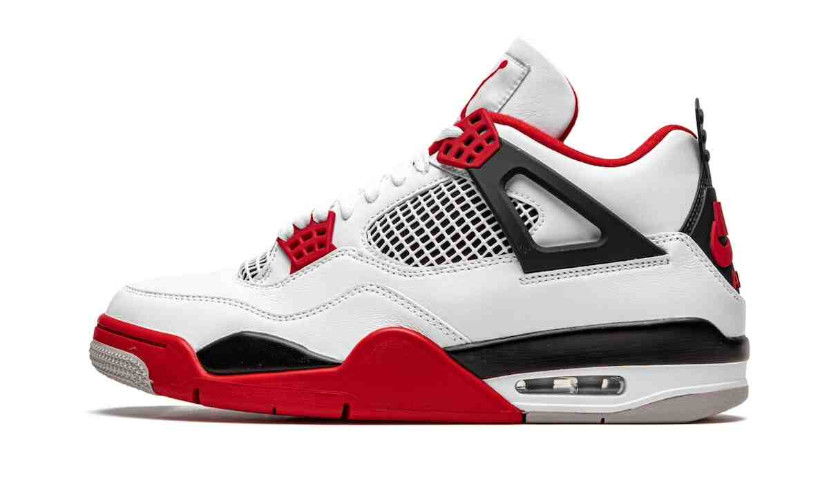 Community Poll, Air Jordan 5 Fire Red, Air Jordan 5, Air Jordan 4 Fire Red, Air Jordan 4 - 更好的 "火紅 "版本：Air Jordan 4 還是 Air Jordan 5