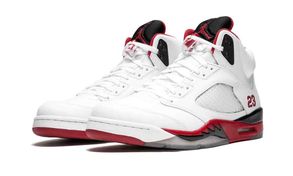 Community Poll, Air Jordan 5 Fire Red, Air Jordan 5, Air Jordan 4 Fire Red, Air Jordan 4 - 更好的 "火紅 "版本：Air Jordan 4 還是 Air Jordan 5