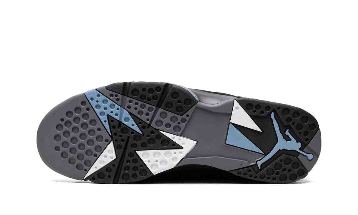 更好的 Air Jordan 7 發佈:"柑橘色 "還是 "淺灰色" Community Poll, Air Jordan 7 Citrus, Air Jordan 7 Chambray, Air Jordan 7 - 更好的 Air Jordan 7 發佈:"柑橘色 "還是 "淺灰色"