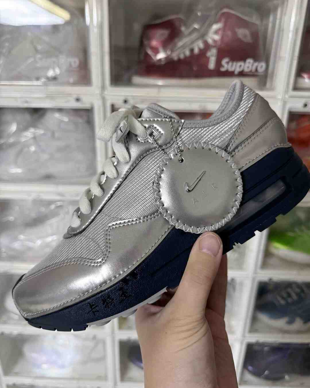 Jacquemus x Nike Air Max 1 '86 包將於 2024 年發佈 Nike Air Max 1, Nike, Jacquemus - Jacquemus x Nike Air Max 1 '86 包將於 2024 年發佈