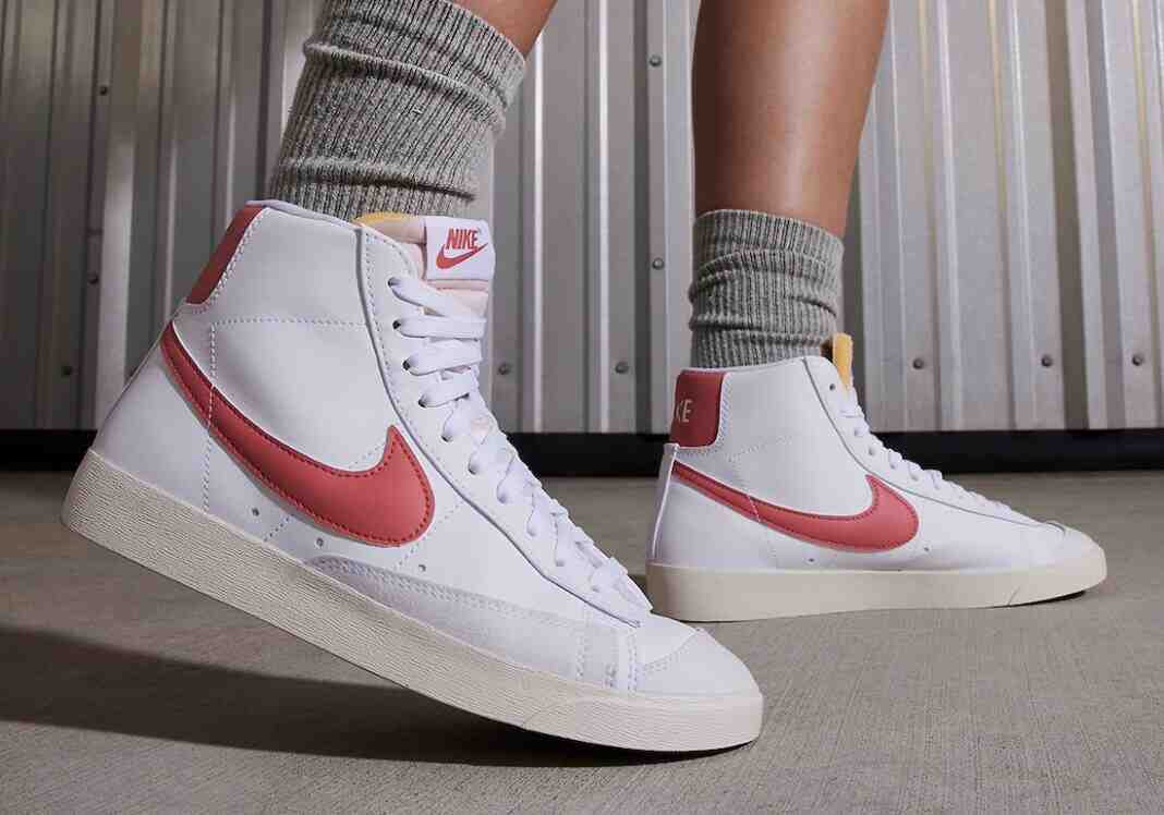 Nike Blazer Mid, Nike Blazer, Nike - 耐克 Blazer Mid '77 女裝 "白色/紅色星塵 "款到貨