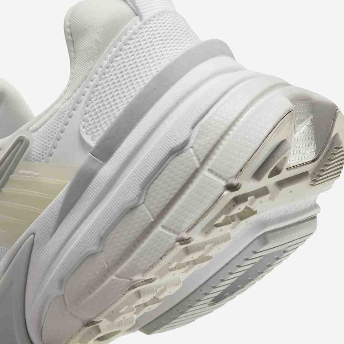 耐克 V2K Run "金屬銀 "2024 年春季發佈 Nike V2K Run, Nike Runtekk, Nike - 耐克 V2K Run "金屬銀 "2024 年春季發佈