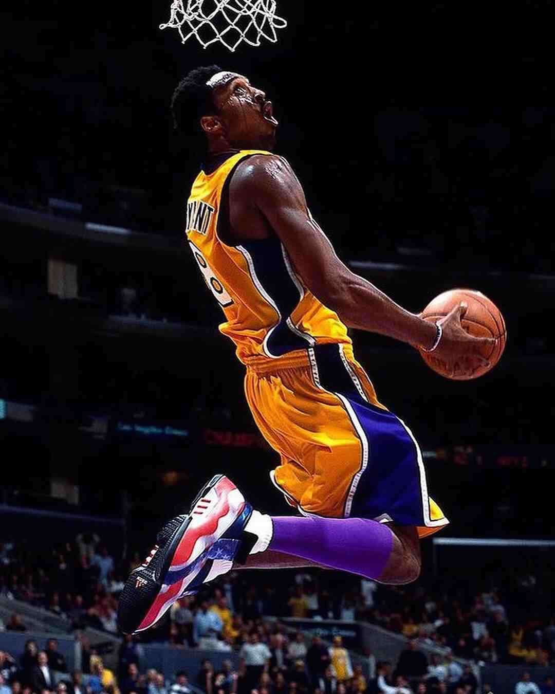 LeBron James, Kobe Bryant Shoes, Air Jordan 1, adidas Kobe 2, adidas - 勒布朗-詹姆斯在比賽中穿過的阿迪達斯科比 2 "美國國旗 "PE 將被拍賣