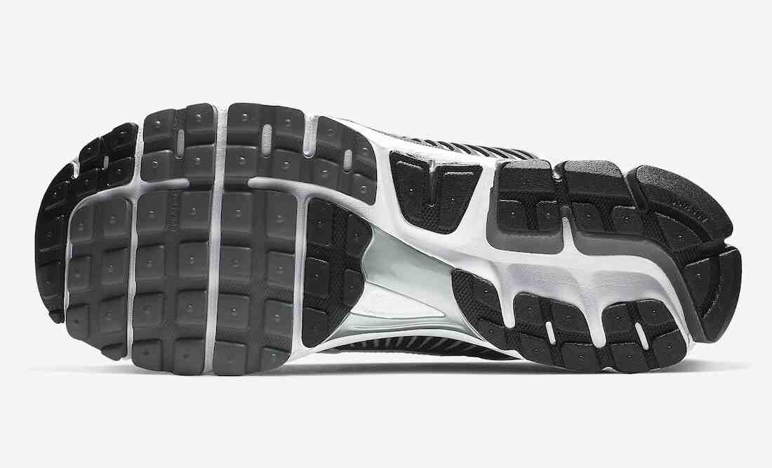 Nike Zoom Vomero 5, Nike - 耐克 Zoom Vomero 5 SE SP "深灰色 "2024 年假日回歸