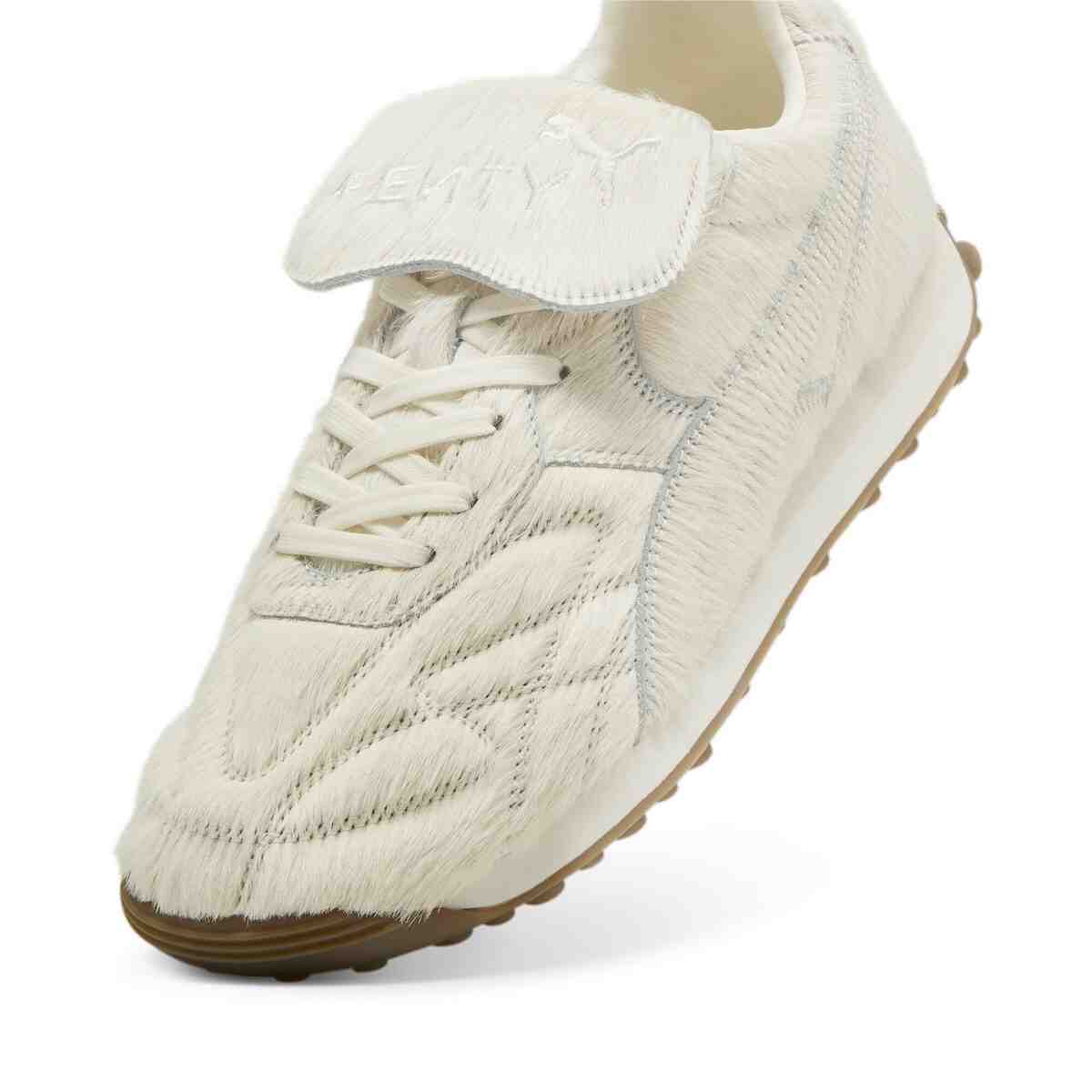 蕾哈娜的 FENTY x PUMA Avanti "馬尾 "套裝將於 2024 年 2 月發售 Rihanna x PUMA Fenty, PUMA Fenty, Puma - 蕾哈娜的 FENTY x PUMA Avanti "馬尾 "套裝將於 2024 年 2 月發售