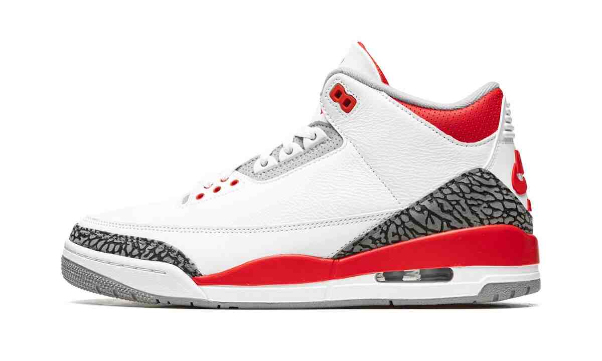 Community Poll, Air Jordan 5 Fire Red, Air Jordan 5, Air Jordan 3 Fire Red, Air Jordan 3 - 更好的 "火紅 "版本：喬丹 3 還是喬丹 5