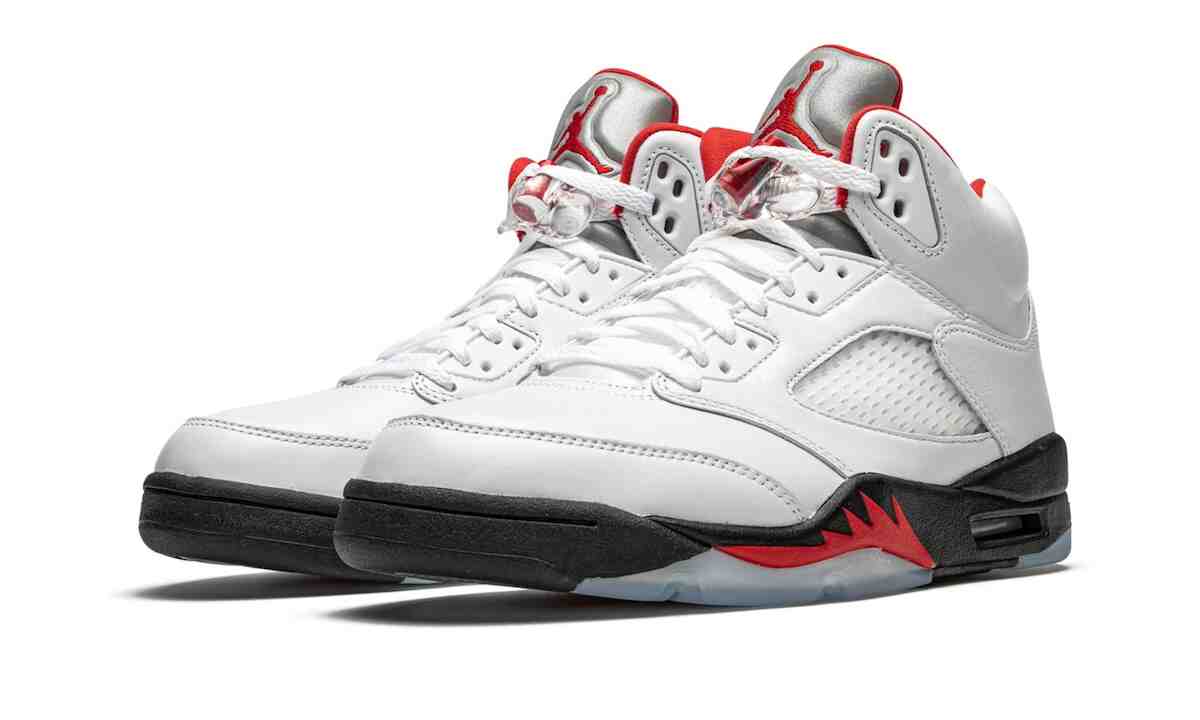 Community Poll, Air Jordan 5 Fire Red, Air Jordan 5, Air Jordan 3 Fire Red, Air Jordan 3 - 更好的 "火紅 "版本：喬丹 3 還是喬丹 5