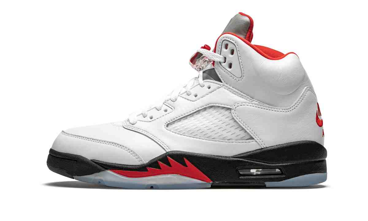 Community Poll, Air Jordan 5 Fire Red, Air Jordan 5, Air Jordan 3 Fire Red, Air Jordan 3 - 更好的 "火紅 "版本：喬丹 3 還是喬丹 5