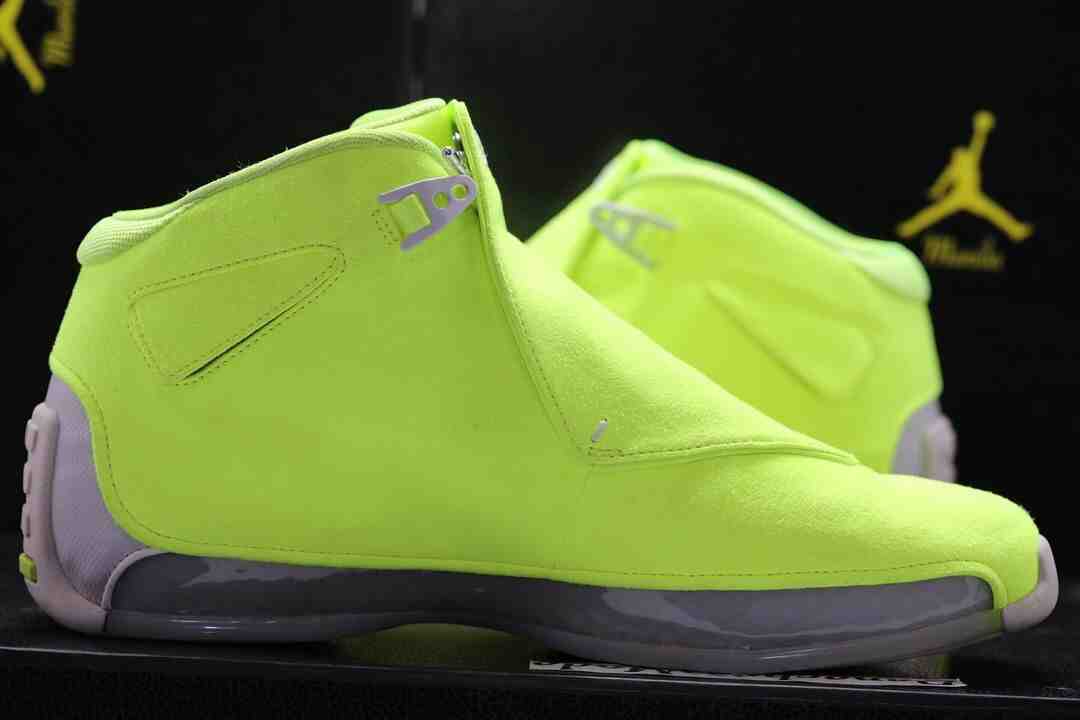 OVO, Drake, Air Jordan 18, Air Jordan 1, Air Jordan - 詳細外觀：德雷克的 OVO x Air Jordan 18 "Volt" PE