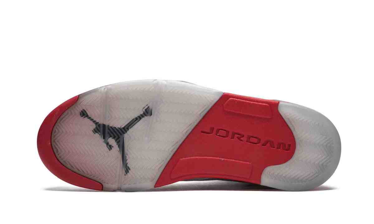 Community Poll, Air Jordan 9, Air Jordan 5 Fire Red, Air Jordan 5 - 更好的發佈：Air Jordan 5 "Fire Red"（火紅）或 Air Jordan 9 "Space Jam"（太空干擾