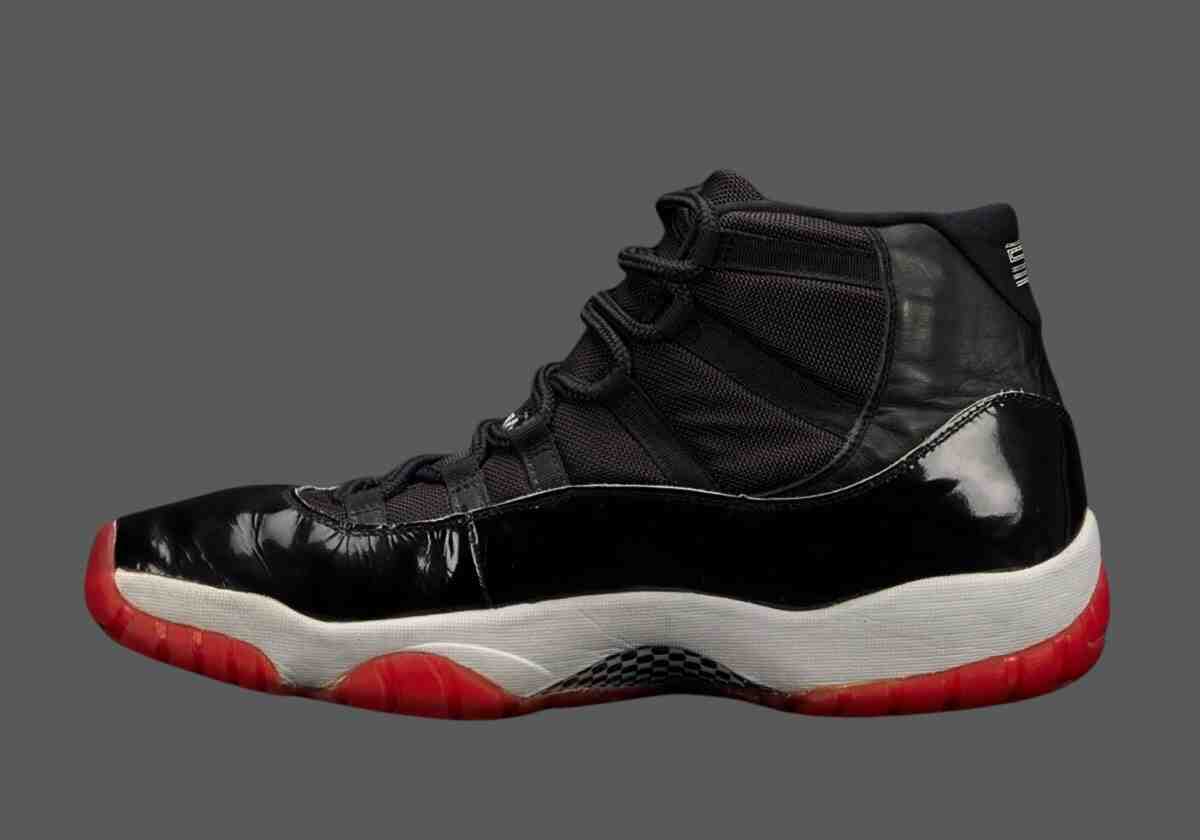 Air Jordan 11 Bred, Air Jordan 11, Air Jordan 1, Air Jordan - 米高-喬丹在 1996 年 NBA 總決賽中穿過的 Air Jordan 11 以 48.26 萬美元售出。