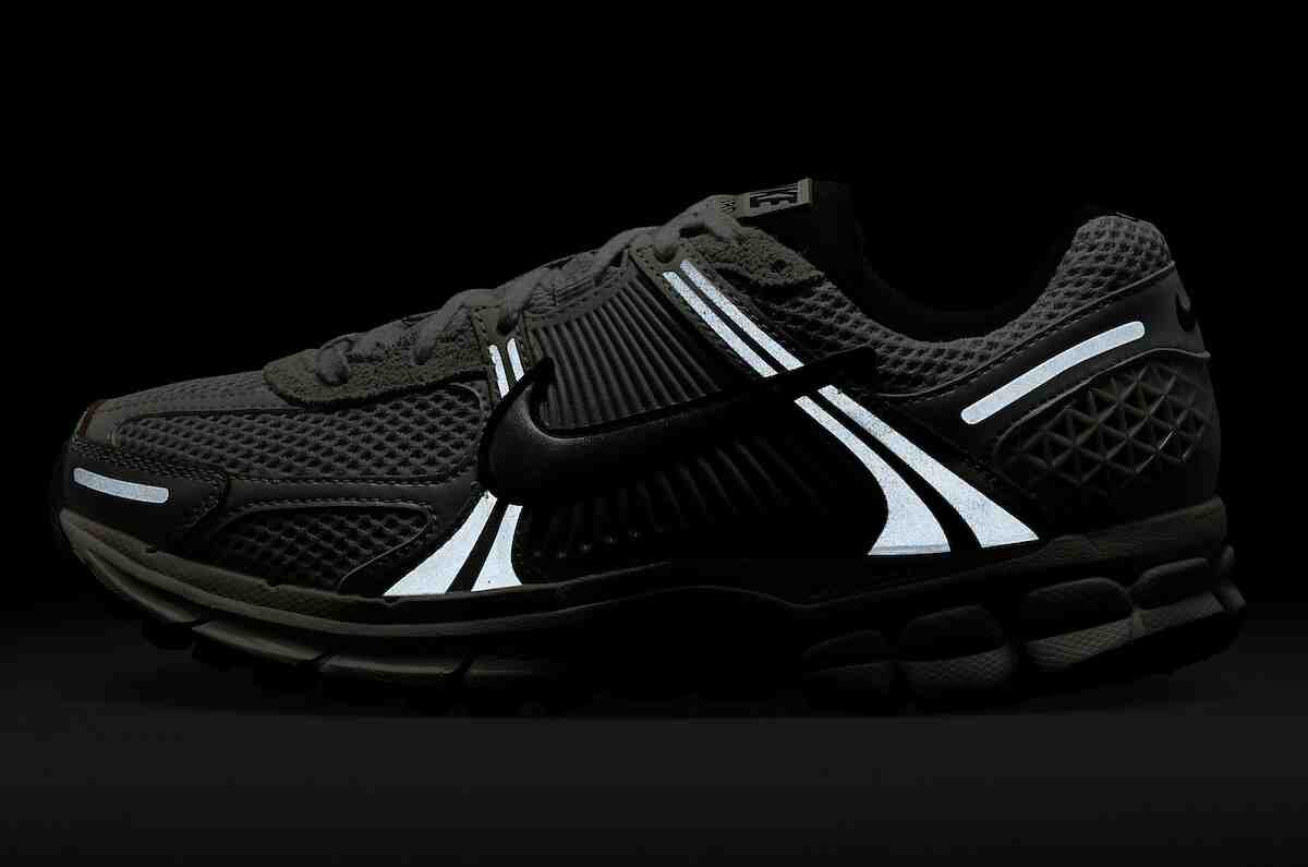 Nike Zoom Vomero 5, Nike - 耐克 Zoom Vomero 5 "淺銀色 "2024 年夏季發佈
