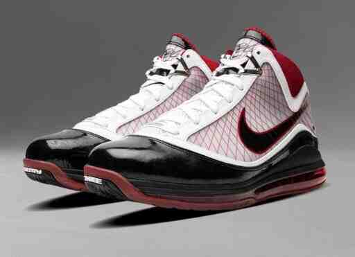 Sneaker Talk, Nike LeBron 7, Nike - 運動鞋話題：耐克勒布朗 7 "白黑紅"