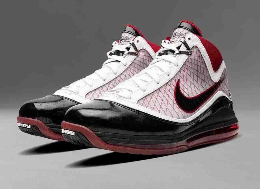 Sneaker Talk, Nike LeBron 7, Nike - 運動鞋話題：耐克勒布朗 7 "白黑紅"