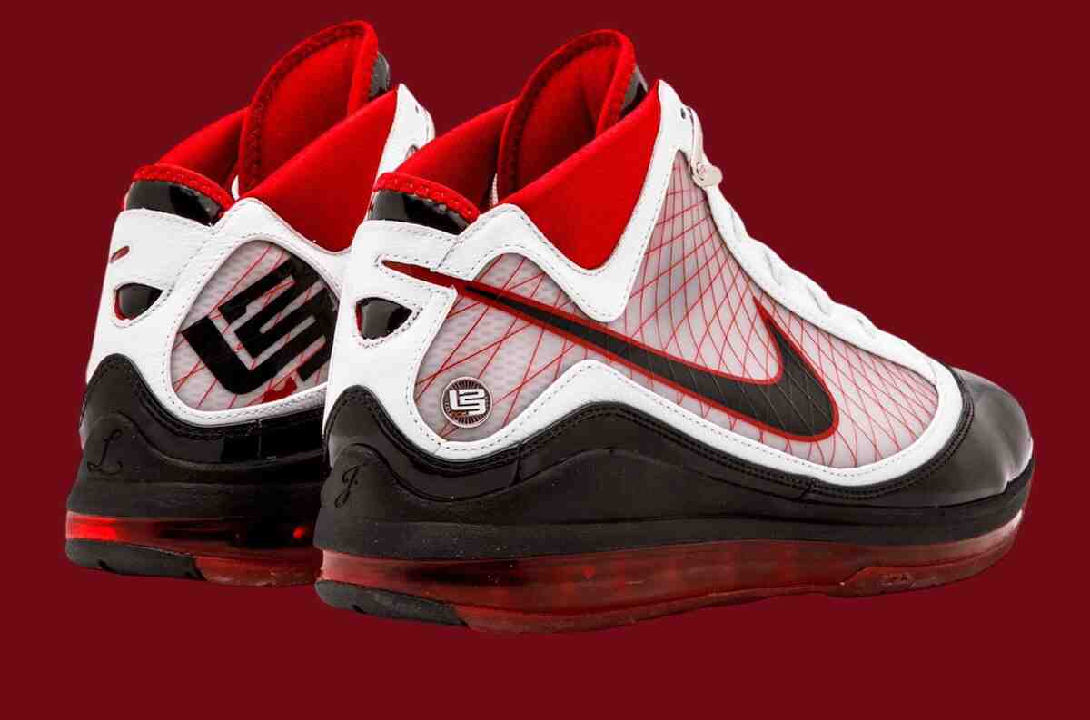 運動鞋話題:耐克勒布朗 7 "白黑紅" Sneaker Talk, Nike LeBron 7, Nike - 運動鞋話題:耐克勒布朗 7 "白黑紅"