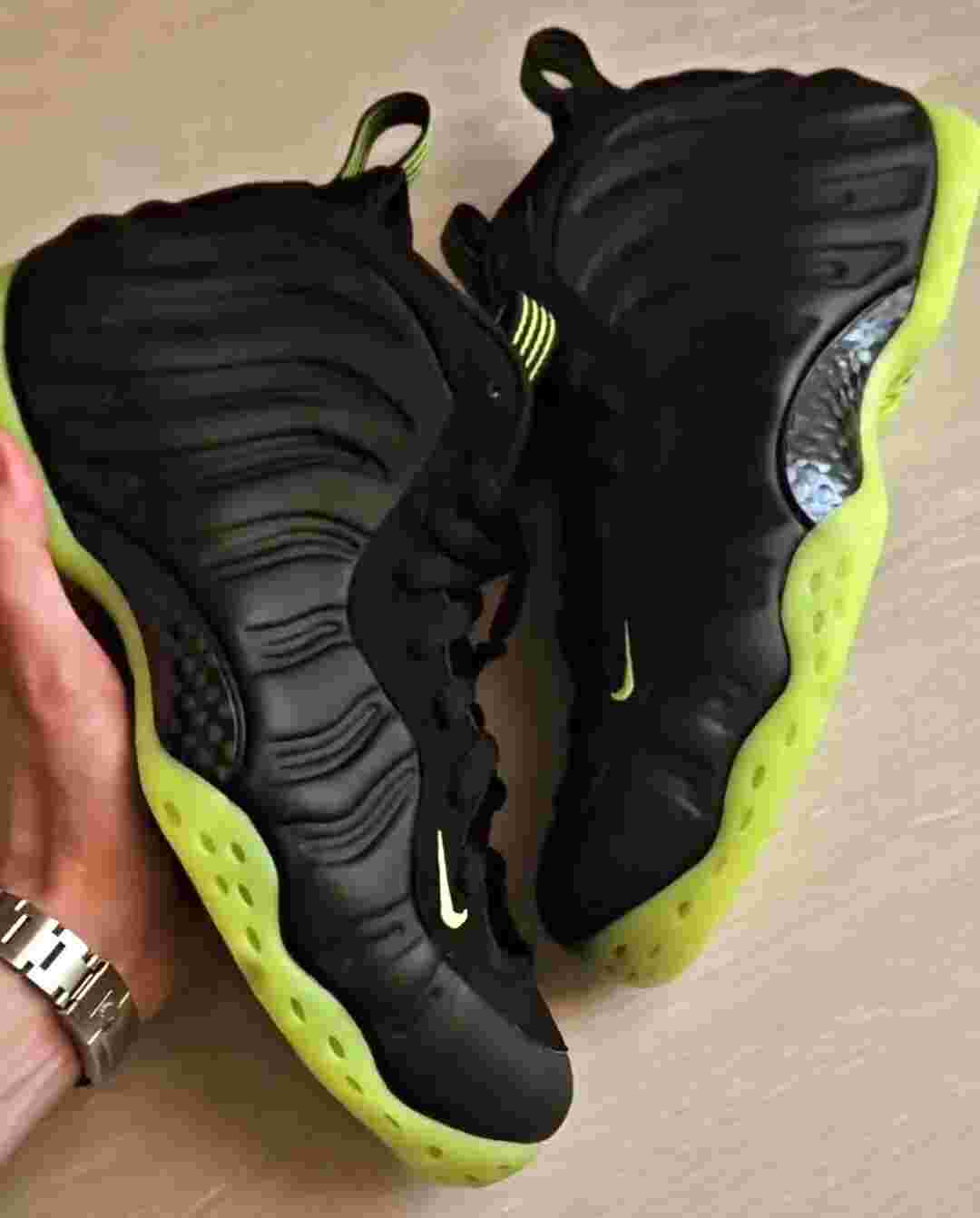 Nike Air Foamposite One, Nike - 耐克 Air Foamposite One "黑色伏特 "2025 年春季發佈