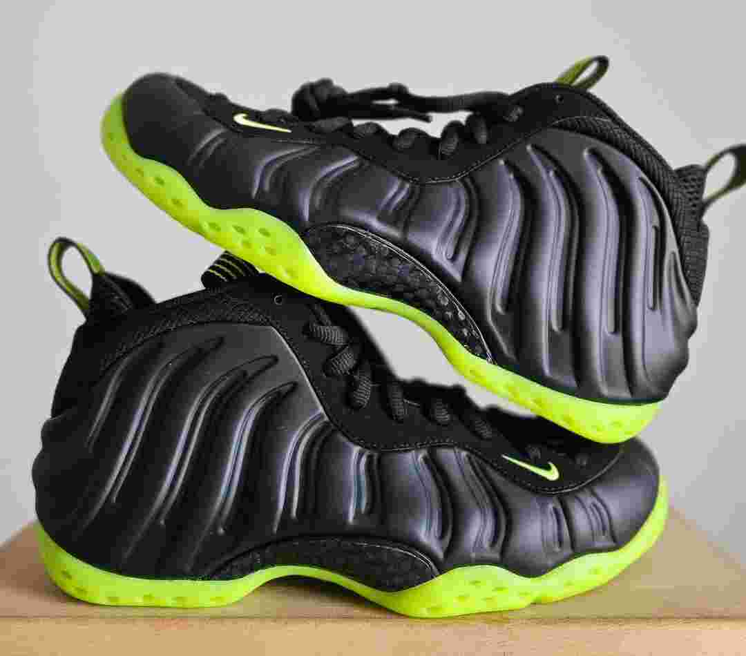 Nike Air Foamposite One, Nike - 耐克 Air Foamposite One "黑色伏特 "2025 年春季發佈