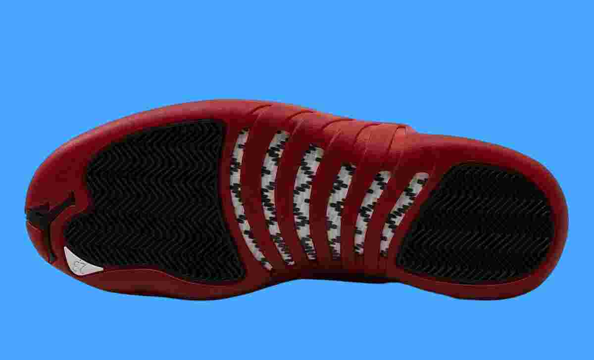 Community Poll, Air Jordan 13 Chicago, Air Jordan 13, Air Jordan 12 Cherry, Air Jordan 12 - 更好的發佈：Air Jordan 12 "櫻桃 "還是 Air Jordan 13 "芝加哥"