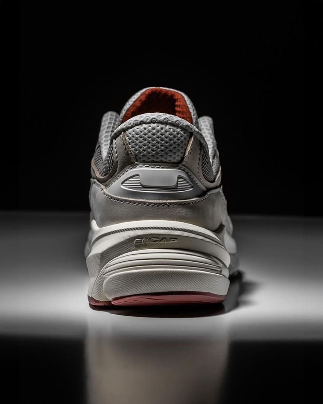 New Balance 990v6, New Balance 990, New Balance - Loro Piana x New Balance 990v6 將於 2024 年發佈，標價 1000 美元