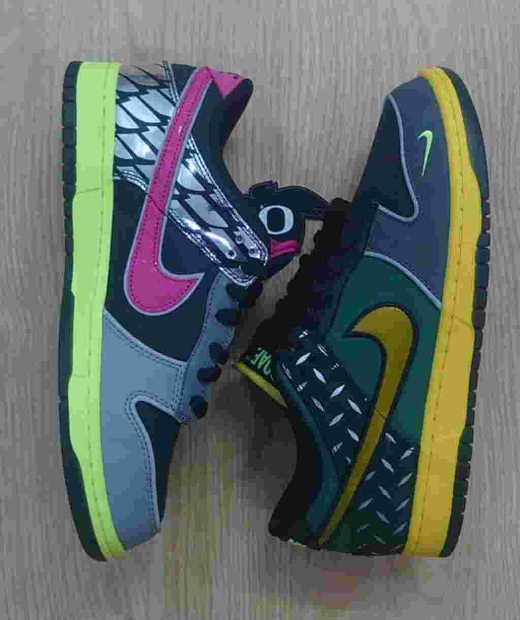 Oregon Ducks, Nike Dunk Low, Nike - 耐克 Dunk Low "What The Ducks Of A Feather "套裝，限量 5,000 雙