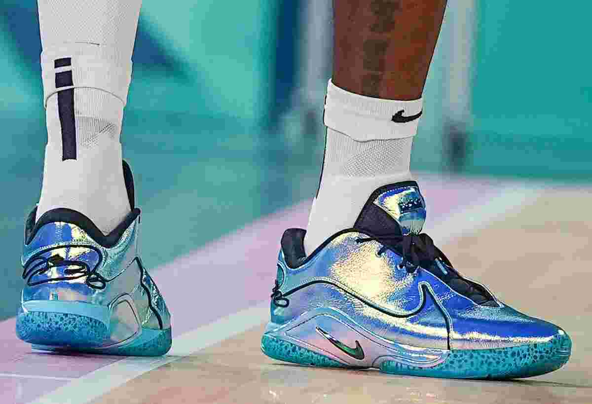 Nike LeBron 22, Nike, LeBron James - 勒布朗-詹姆斯身着獨家耐克 LeBron 22 "奧運金牌 "PE 鞋奪得奧運金牌