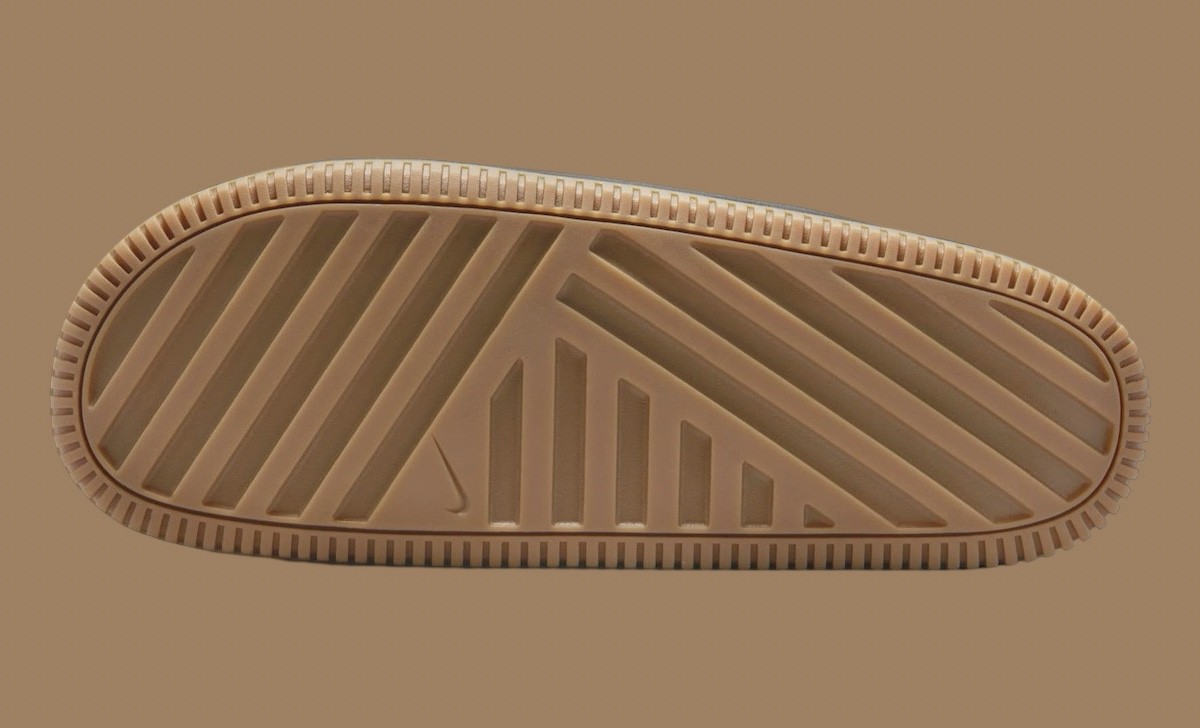 耐克 Calm Slide "黑膠 "2024 年秋季發佈 Nike Calm Slide, Nike - 耐克 Calm Slide "黑膠 "2024 年秋季發佈