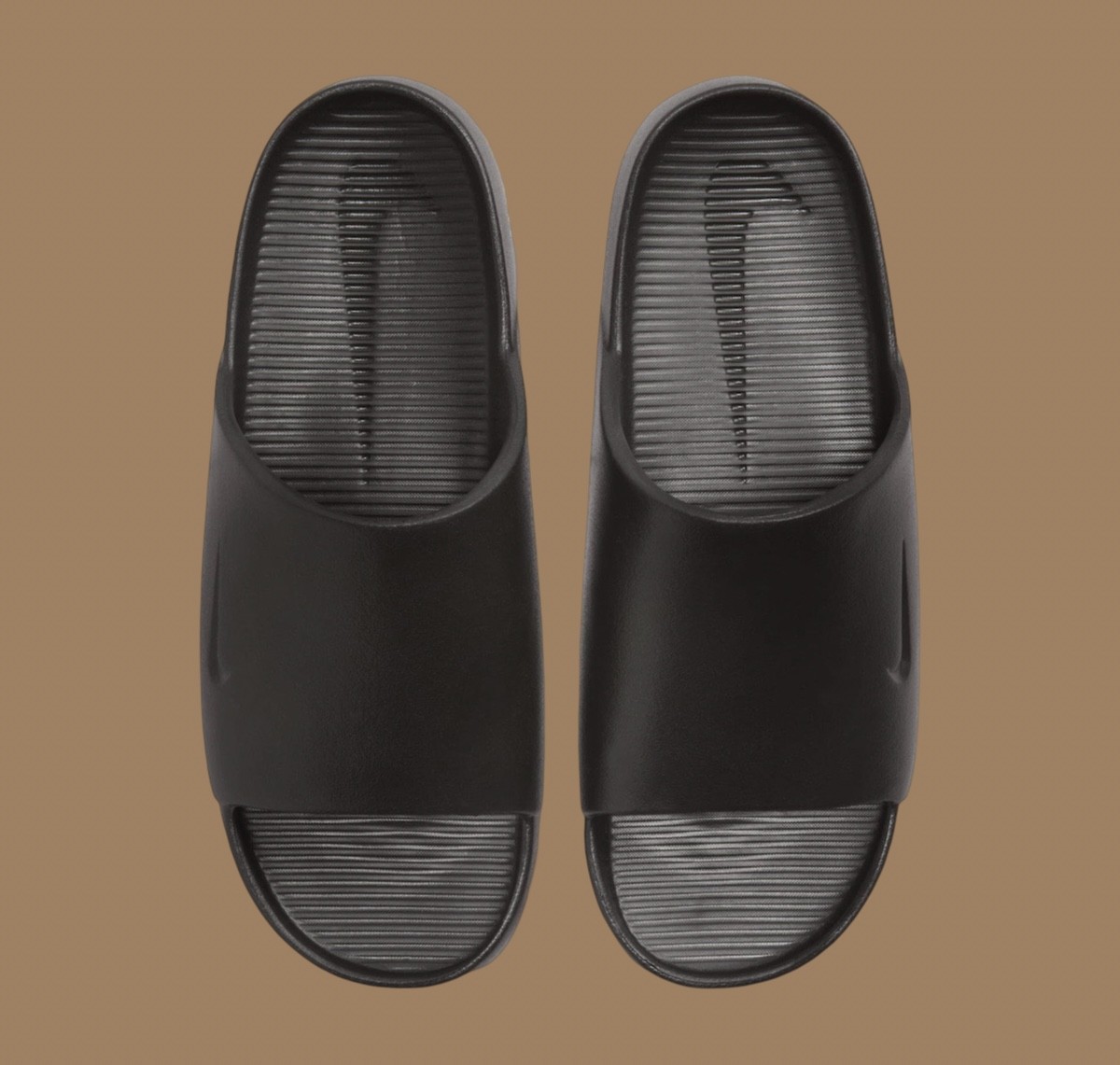 耐克 Calm Slide "黑膠 "2024 年秋季發佈 Nike Calm Slide, Nike - 耐克 Calm Slide "黑膠 "2024 年秋季發佈