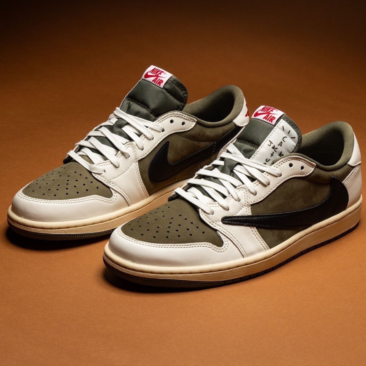 Travis Scott Air Jordan 1, Travis Scott, Air Jordan 1 Low, Air Jordan 1 - 特拉維斯-斯科特 x Air Jordan 1 Low OG "Medium Olive "在哪裏購買？