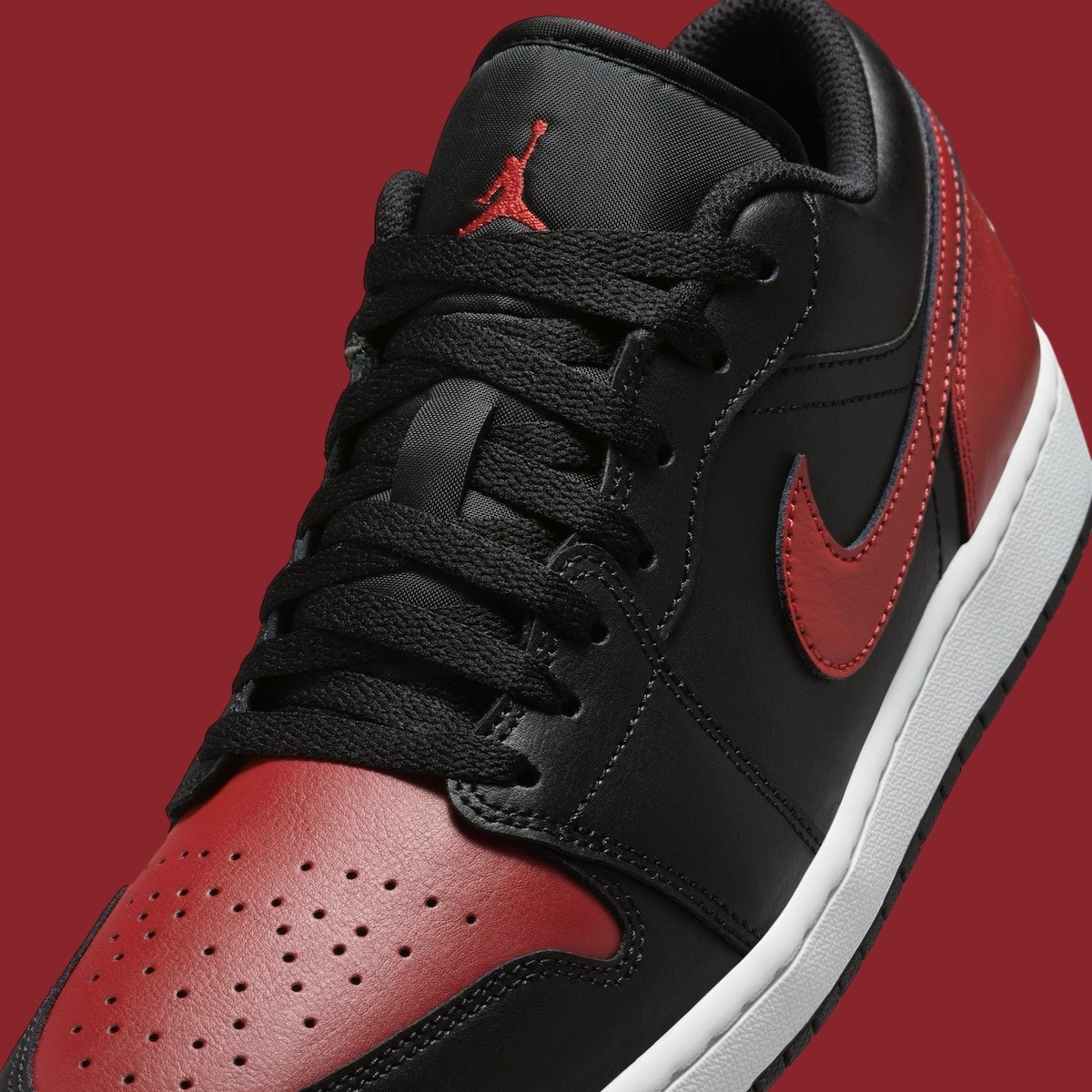 Air Jordan 1 Low, Air Jordan 1, Air Jordan - Air Jordan 1 Low "Bred "於 2024 年假日發佈