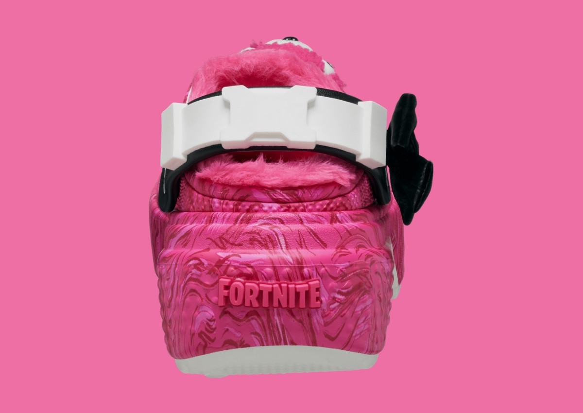 Crocs - Fortnite x Crocs Stomp 內襯木屐 "Cuddle Team Leader "將於 2024 年 10 月發售