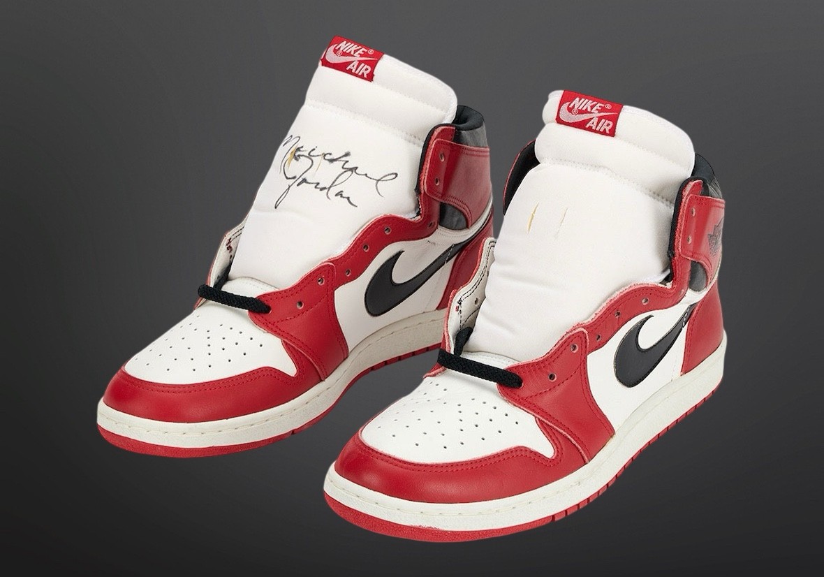 Air Jordan 1 Chicago, Air Jordan 1, Air Jordan - 米高-喬丹親筆簽名的 1985 Air Jordan 1 "Chicago" 樣品在蘇富比拍賣會上拍出