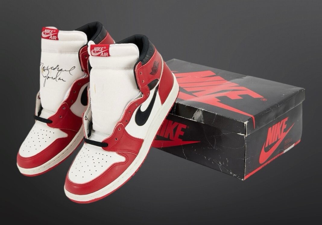 Air Jordan 1 Chicago, Air Jordan 1, Air Jordan - 米高-喬丹親筆簽名的 1985 Air Jordan 1 "Chicago" 樣品在蘇富比拍賣會上拍出