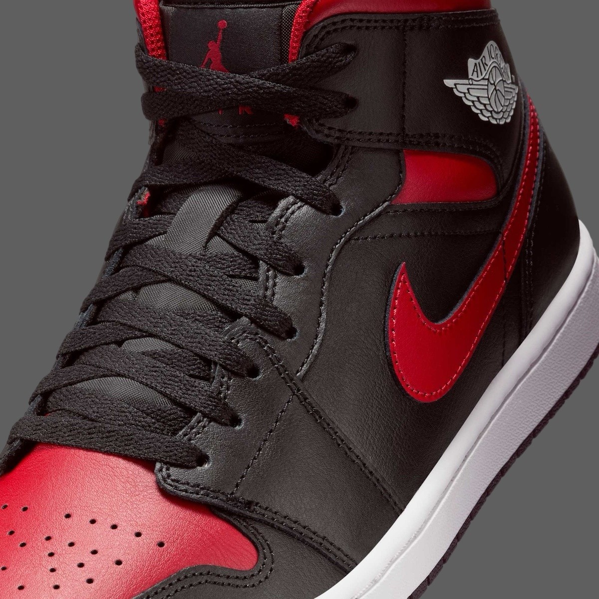 Air Jordan 1 Mid, Air Jordan 1, Air Jordan - Air Jordan 1 Mid "Bred "於 2025 年以全新面貌回歸