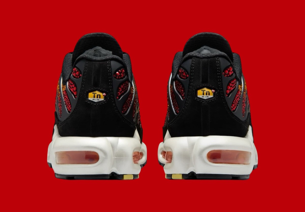 Nike Air Max Plus, Nike - 施華洛世奇 x 耐克 Air Max Plus "日落 "於 2025 年 12 月發佈