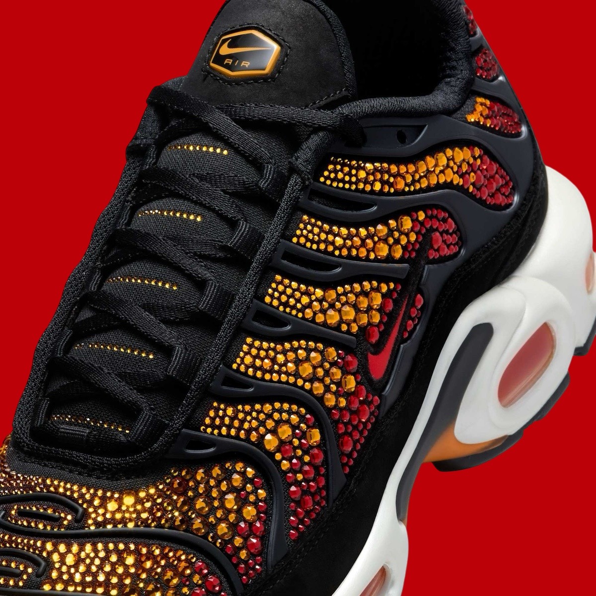 Nike Air Max Plus, Nike - 施華洛世奇 x 耐克 Air Max Plus "日落 "於 2025 年 12 月發佈