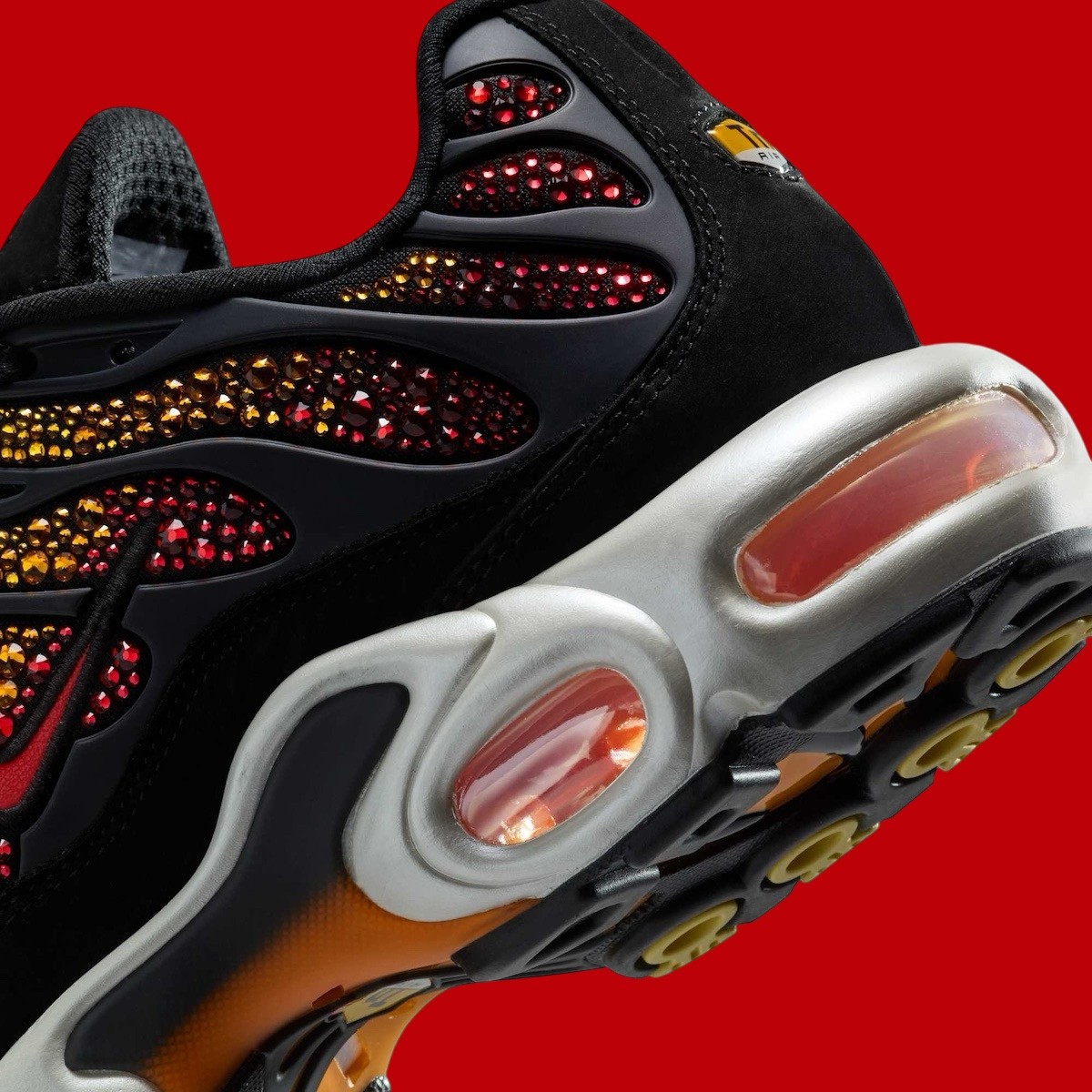 Nike Air Max Plus, Nike - 施華洛世奇 x 耐克 Air Max Plus "日落 "於 2025 年 12 月發佈