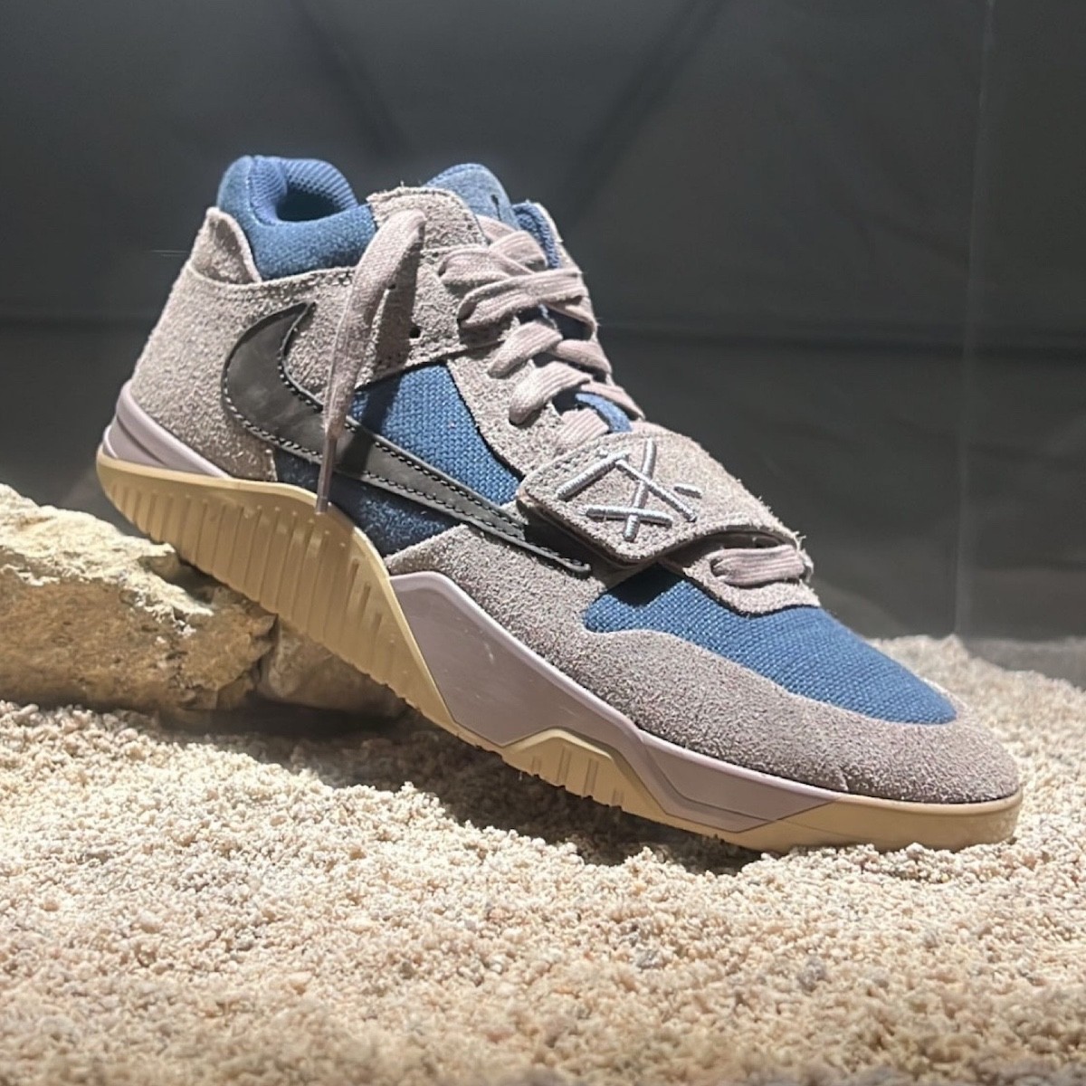 Travis Scott, Nike, Jordan Jumpman Jack - 特拉維斯-斯科特 x 喬丹跳躍者傑克 "Taupe Haze "2025 年秋季發佈