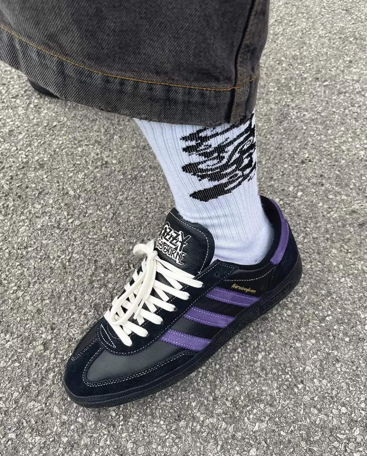 阿迪達斯推出伯明翰紀念鞋,向奧茲-奧斯本的最後一場演唱會致敬 adidas - 阿迪達斯推出伯明翰紀念鞋,向奧茲-奧斯本的最後一場演唱會致敬