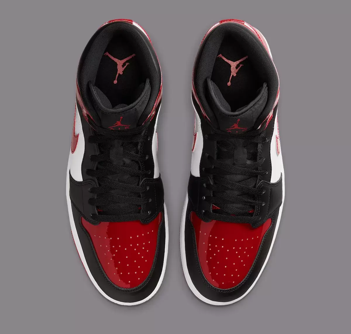 Air Jordan 1 Mid "Bred Toe "獲得亮面漆面改造 Air Jordan 1 Mid, Air Jordan 1 Bred Toe, Air Jordan 1 - Air Jordan 1 Mid "Bred Toe "獲得亮面漆面改造