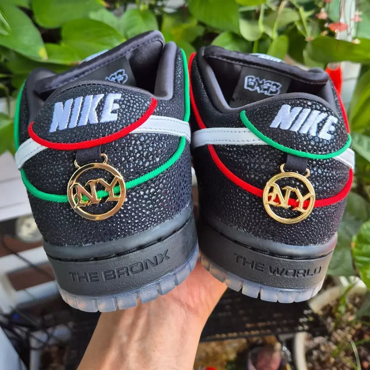 布朗克斯女孩滑板 x 耐克 SB Dunk Low 2025 年假日發佈 Nike SB Dunk Low, Nike SB, Nike - 布朗克斯女孩滑板 x 耐克 SB Dunk Low 2025 年假日發佈