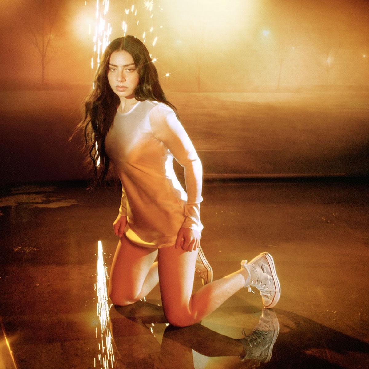 Charli XCX Converse By You 節目 8 月 5 日上市 Converse Chuck Taylor, Converse - Charli XCX Converse By You 節目 8 月 5 日上市