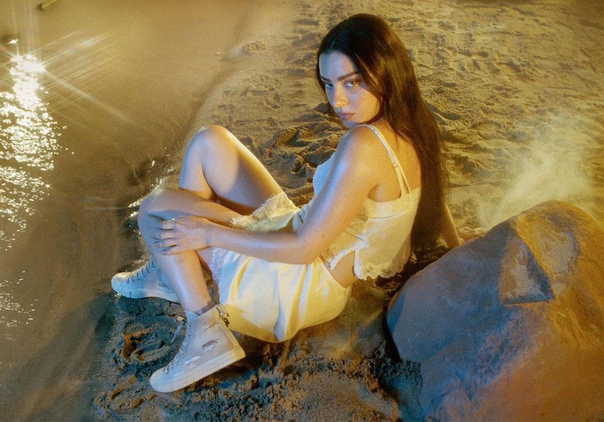 Charli XCX Converse By You 節目 8 月 5 日上市 Converse Chuck Taylor, Converse - Charli XCX Converse By You 節目 8 月 5 日上市