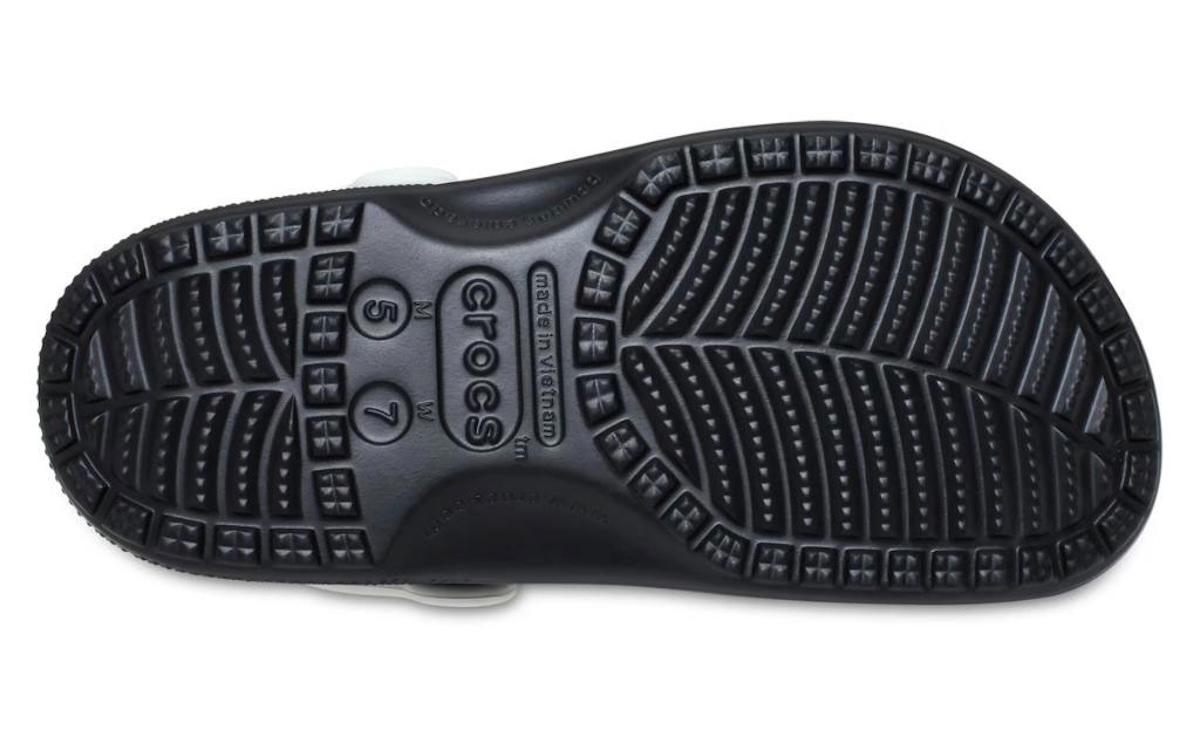 Crocs - Crocs 經典木屐慶祝 2025 年貓王周