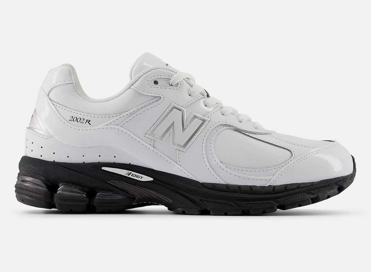 New Balance 2002, New Balance - 新百倫 2002R 採用亮麵皮革包裝