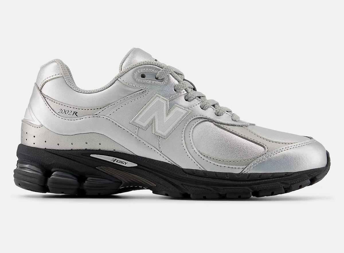 New Balance 2002, New Balance - 新百倫 2002R 採用亮麵皮革包裝
