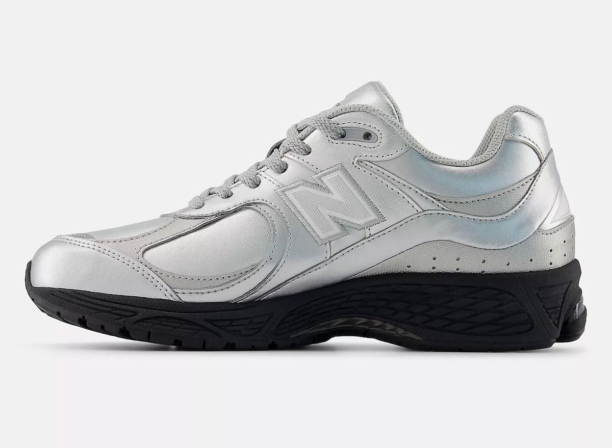 New Balance 2002, New Balance - 新百倫 2002R 採用亮麵皮革包裝